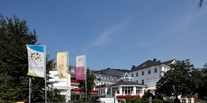 Allergiker-Hotels - Sonnenterrasse - Hoteleinfahrt - Romantik- & Wellnesshotel Deimann